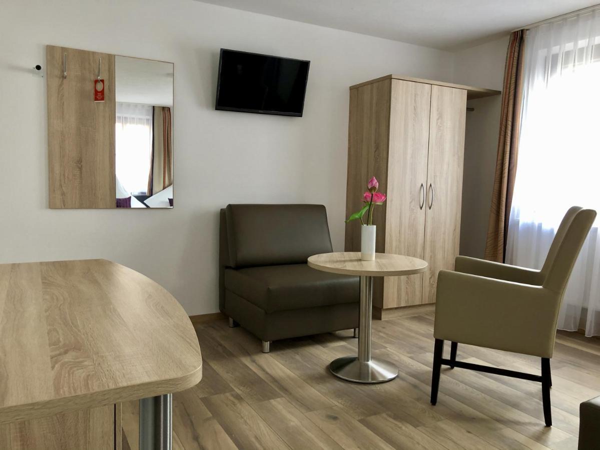 A Lotus Hotel Μπέμπλινγκεν Εξωτερικό φωτογραφία
