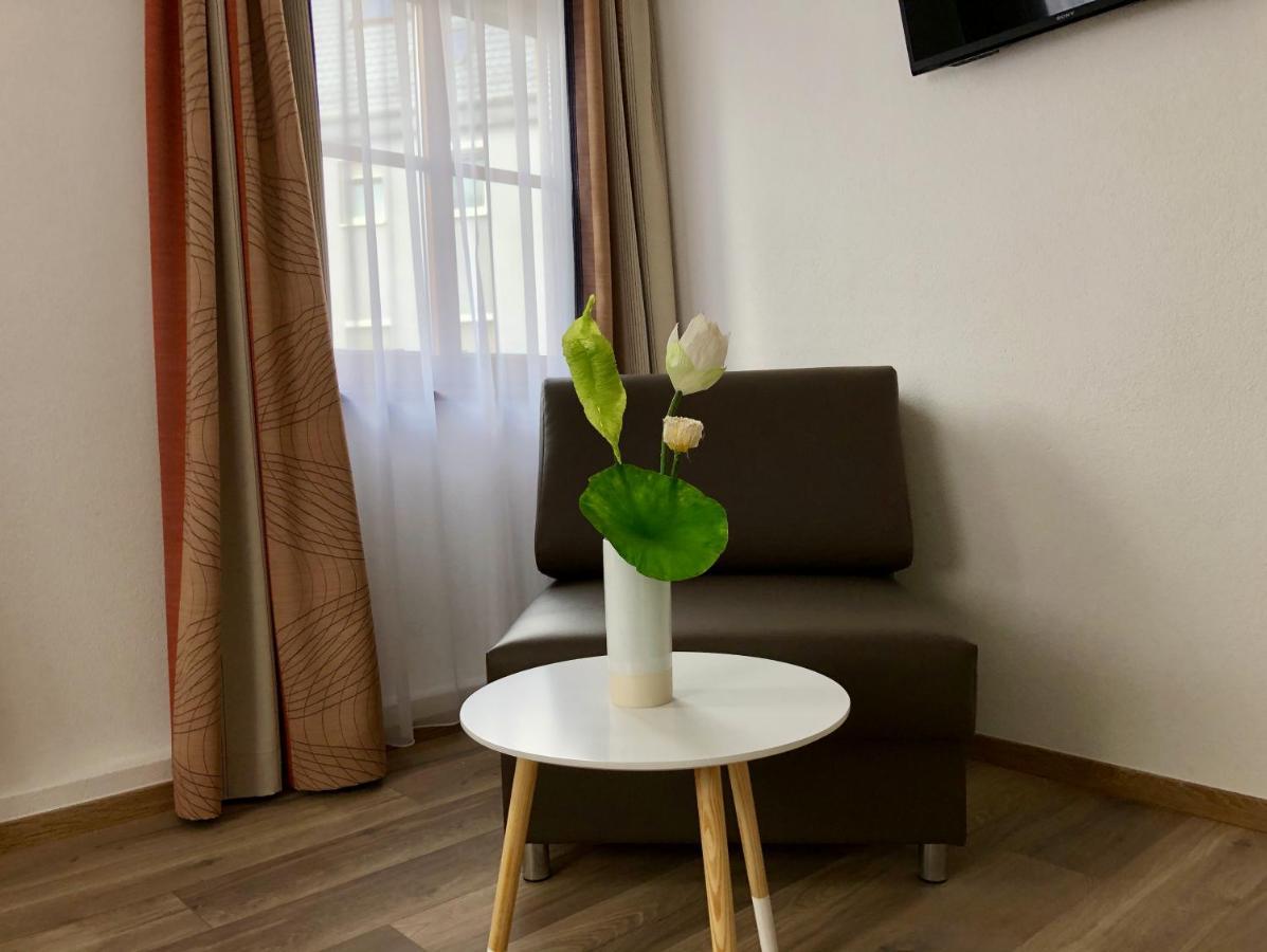 A Lotus Hotel Μπέμπλινγκεν Εξωτερικό φωτογραφία